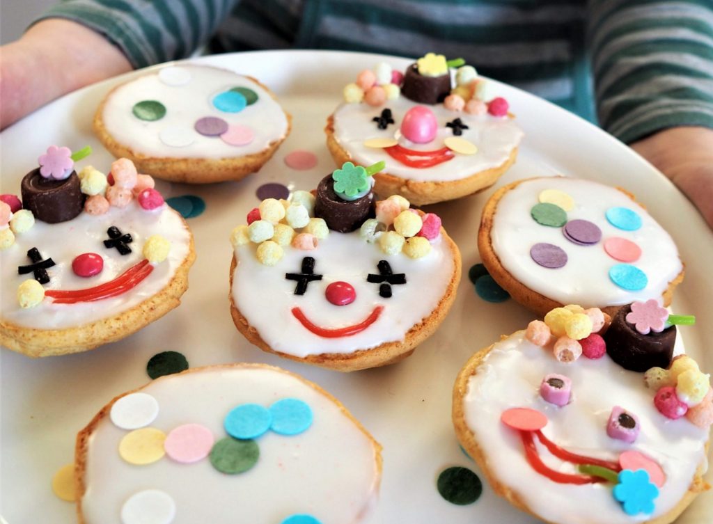 CLOWN-KEKSE für die Kinder Faschings-Party - besser als Muffins CLOWN-KEKSE für die Kinder Faschings-Party - besser als Muffins