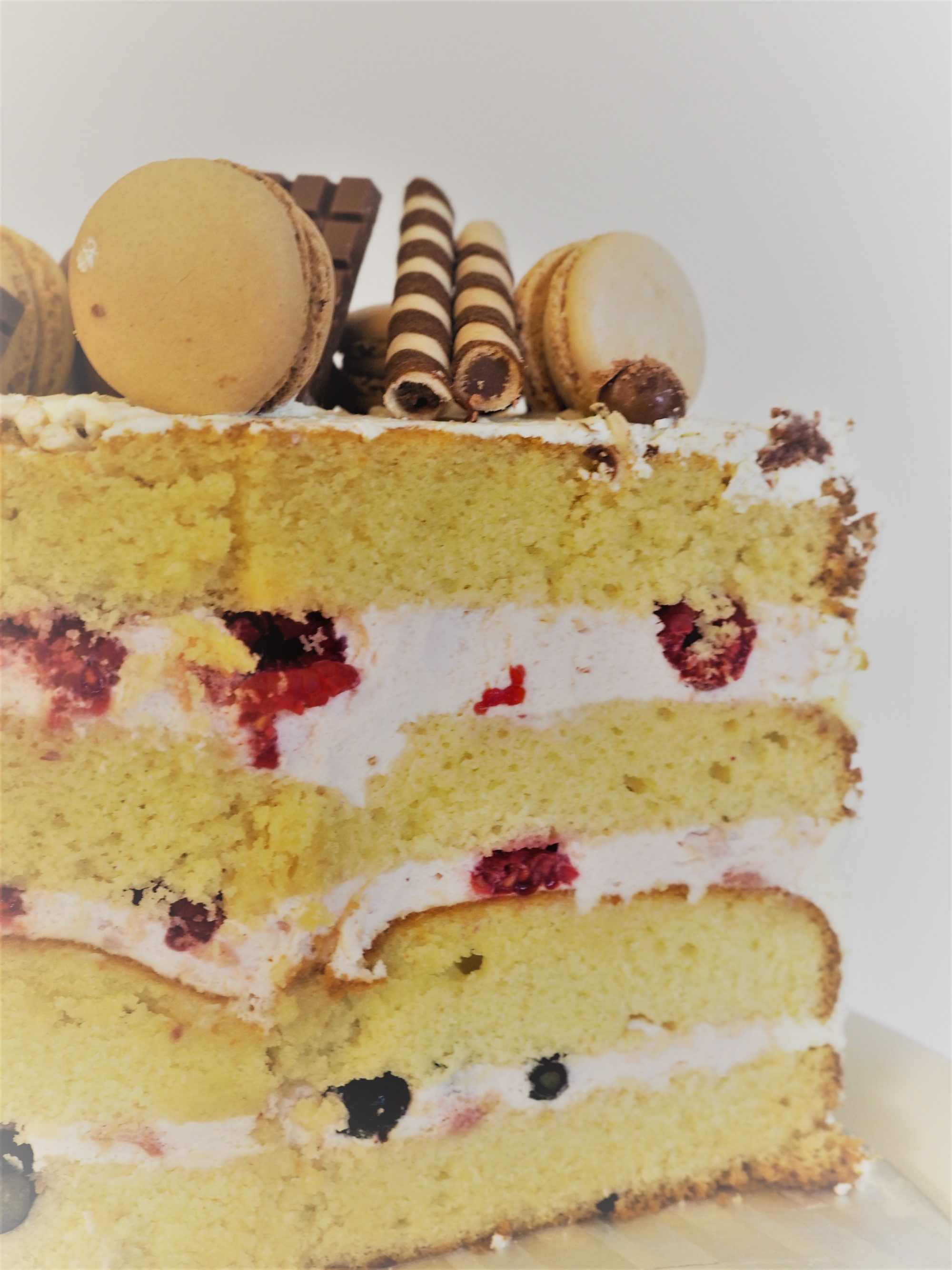 semi naked cake anschnit